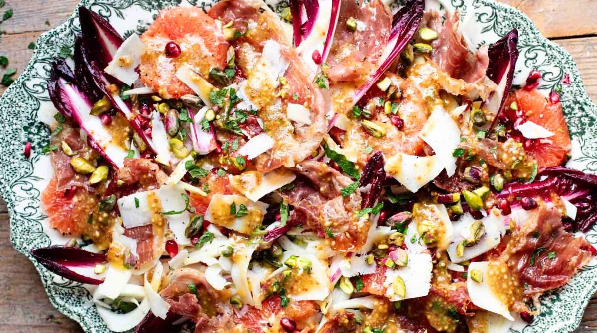 Il trucco per un’insalata “da ristorante” a casa: taglio sottilissimo del finocchio, arance rosse perfette e topping croccanti che cambiano la texture al primo morso